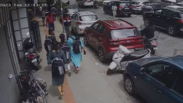 Man Stormed Into Office And Tried Sexual Harass On Female Employees: AAP Outrage On Police Man Stormed Into Office And Tried Sexual Harass On Female Employees: AAP Outrage On Police