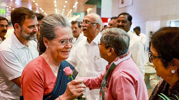 Mild Fever Sonia Gandhi Admitted To Gangaram Hospital