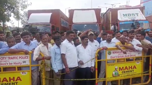 Karnataka Truck Drivers Protest Against Karnataka Government