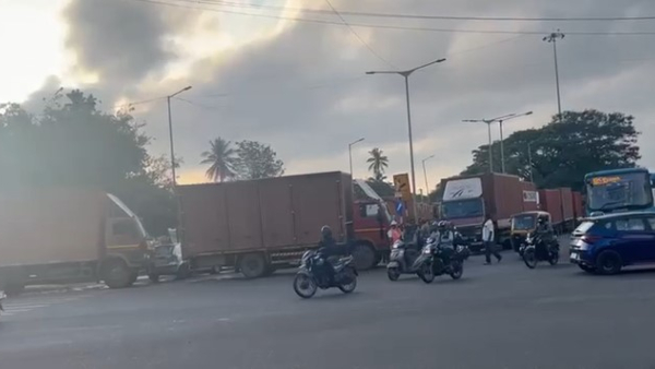 Karnataka Truck Drivers Protest Against Karnataka Government