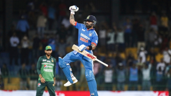 Kohlis Hilarious Waterboy Avatar Steals the Show in India vs. Bangladesh Match