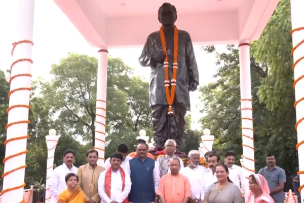 yogi-adityanath-tributes