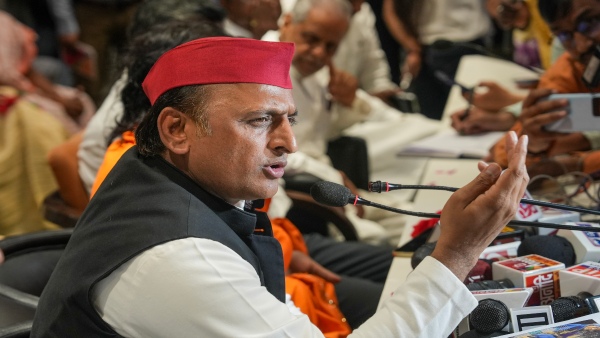 Bickering with Congress: Akhileshs surprising statement about India alliance!