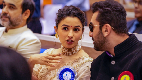 Alia Bhatt received the National Award in Wedding Saree