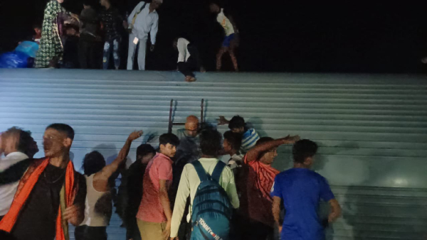 Northeast Express Derails Near Buxar, Resulting in 4 Fatalities and Over 50 Injured in Bihar Train Accident