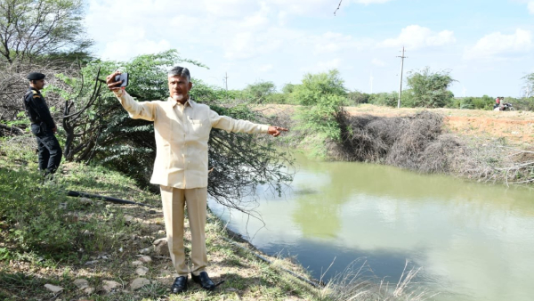 chandrababu-naidu-sits-on-hunger-strike