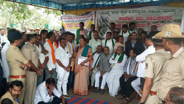 CM Siddaramaiah Visited The Place Where The Farmers Protesting From Last 56 Days