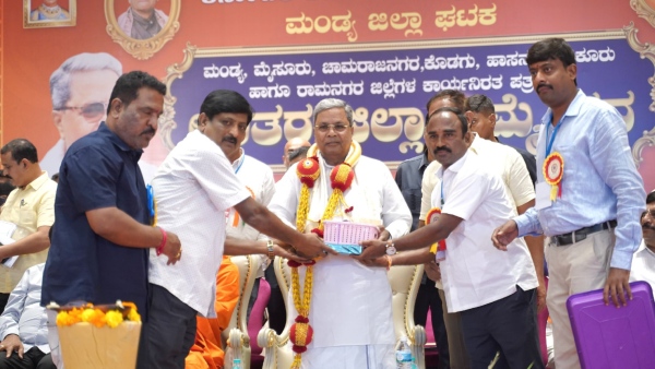 Discover What Karnataka CM Siddaramaiah Told About Eletronic Media