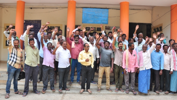 Farmers deamands inadequate electricity supply in Dharwad