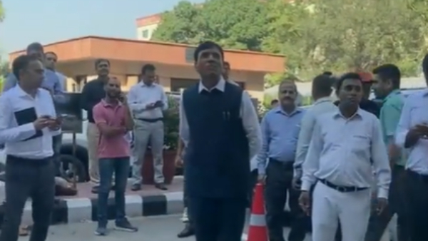 Delhi and Uttar Bharat Several Parts Face Earthquake, Mansukh Mandaviya Rushed Outside