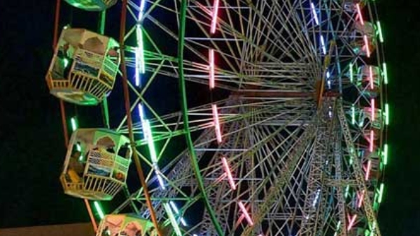 Giant Wheel suddenly stopped at Navnatri Mela: 50 people inside were devastated!