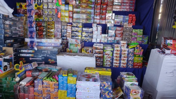 Police officers team inspected safety measures at firecracker shops in Hubballi
