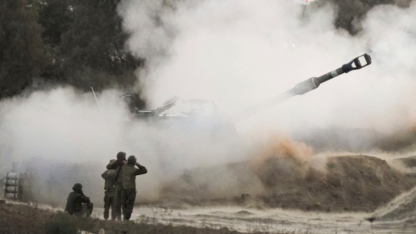 Israel Military Extends Its Ground Operations In Gaza & Cuts Off The Phone and Internet Links 