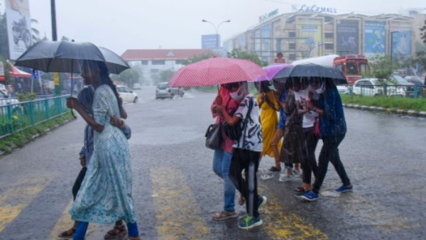 IMD Predicts Heavy Rain Next Two Days For Karnataka, 3 Districts Got Yellow Alert