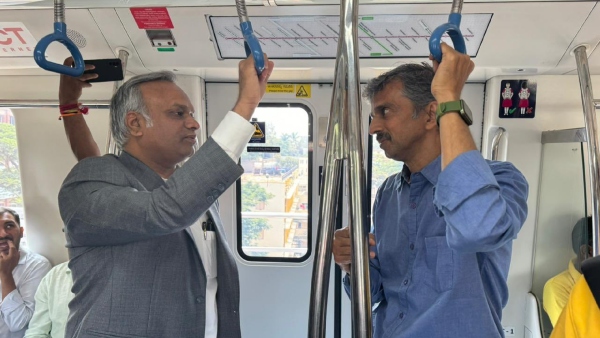 IT Minister Priyank Kharge traveled by Metro from vidhana soudha to Whitefield IT Minister Priyank Kharge traveled by Metro from vidhana soudha to Whitefield