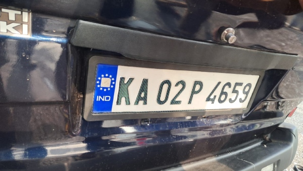 Lorry- Omni Car Accident In Bengaluru-Mysuru Expressway Lorry- Omni Car Accident In Bengaluru-Mysuru Expressway