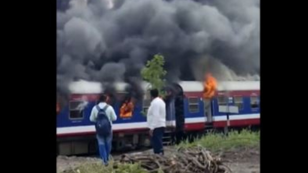 Fire Breaks Hits To 5 Coaches of Passenger Train in Maharashtra, No One Injuries Reported