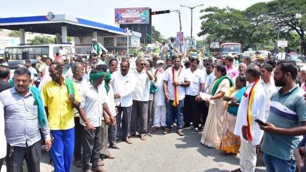 Cauvery Dispute: Farmers Bullock Cart And Tractor Procession In Mandya