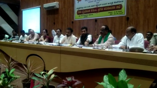 minister-santosh-lad-lashes-out-at-dharwad-officers