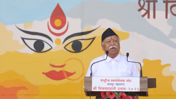 Model Statue of Constitution Original Copy Unveiled in Ayodhya: Mohan Bhagwat Model Statue of Constitution Original Copy Unveiled in Ayodhya: Mohan Bhagwat