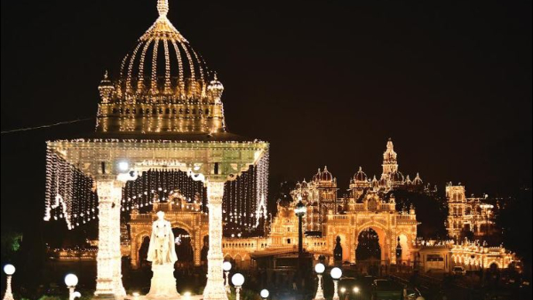 Tourists flock to major tourist spots of Mysore