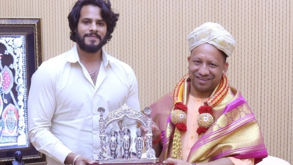 Nikhil Kumaraswamy Meets UP Cm Yogi Adityanath 