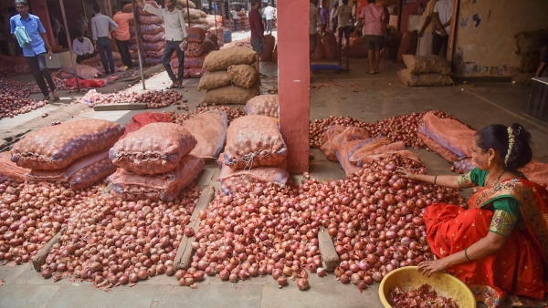 Onion Price : Drought Impact on Harvest Pushes Onion Prices Higher in Bengaluru