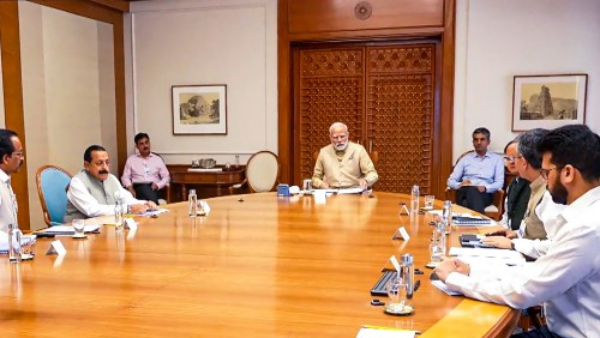 PM Modi Instructed ISRO To Target Construction Space Station By 2035,Manned Lunar Mission by 2040