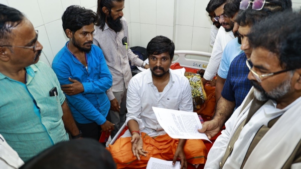 BJP Leaders met Puneeth Kerehalli in hospital