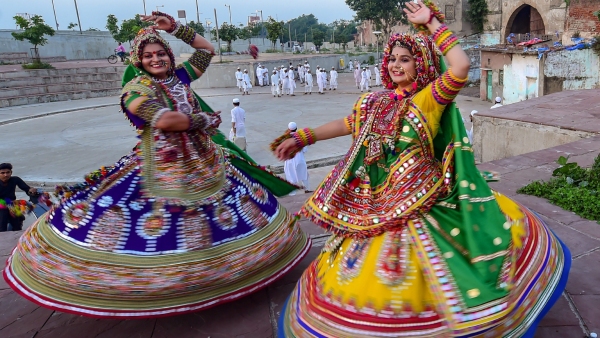 reason-behind-playing-garba-and-dandiya-in-navratri