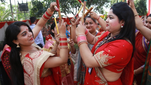 reason-behind-playing-garba-and-dandiya-in-navratri