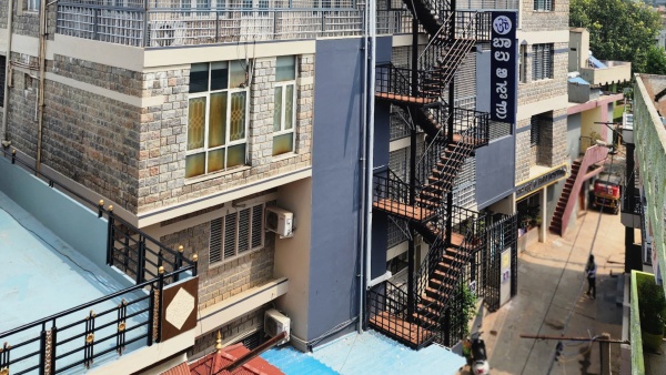 Balu Hospital Doctor Removed A 10kg Cancerous Tumor From A Womans Womb Through Surgery