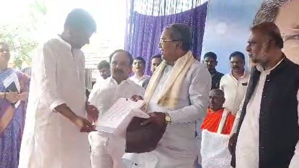 CM Siddaramaiah did not accept sheep gift in hiriyur 
