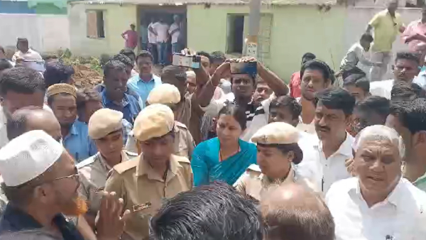 stone-pelting-attempt-on-kgf-mla-rupakala