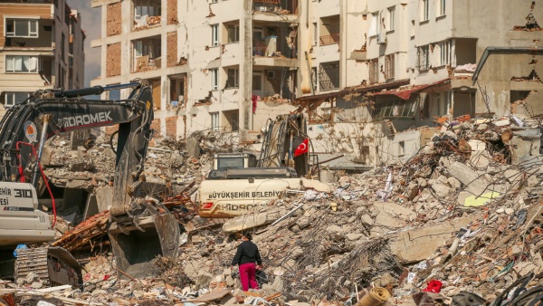 Israel-Hamas war: Israeli air strikes kill eight Syria troops