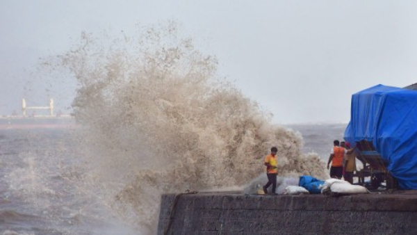 Cyclone of Hamoon-Tej Intensity Will Rise, Several State Face Heavy Rain as IMD Forecaste