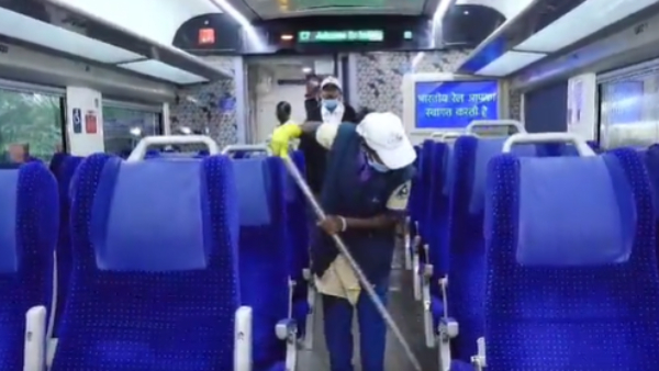 16 Coaches Vande Bharat Express Train Cleaning in 14 Minutes by SWR Mysuru Division Introduced