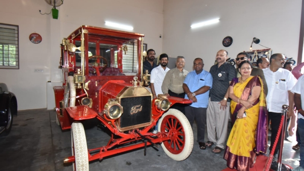 vintage-car-rally-attracted