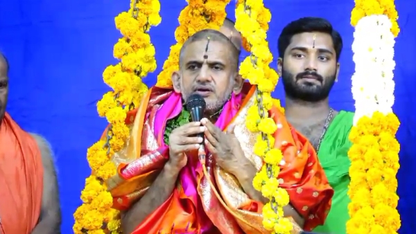 vishwaprasanna-theertha-swamiji-of-pejavar-mutt