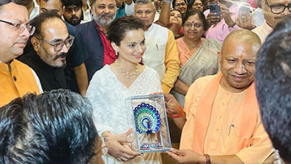 Kangana Ranaut organized a special performance of Tejas for Yogi Adityanath