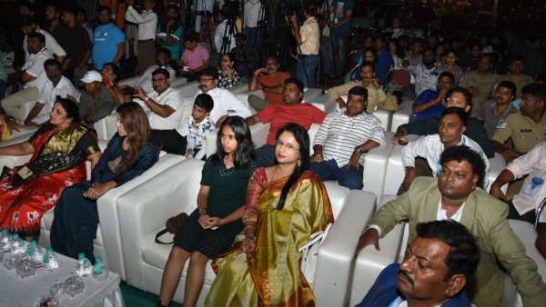 Mysore yuva dasara 2023: Sandalwood Actors Shiva Rajkumar, Sharan singing song in Yuva Dasara