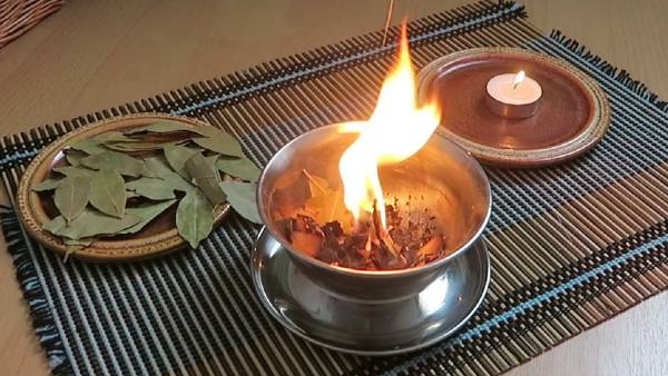 Before Diwali, how to please Goddess Lakshmi with Bay Leaf? Before Diwali, how to please Goddess Lakshmi with Bay Leaf?