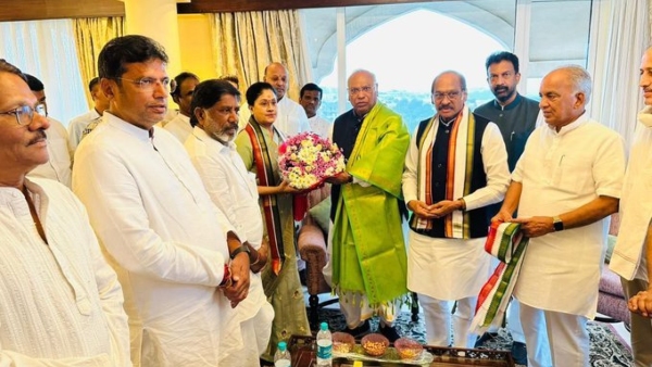 actress-joined-congress-in-telangana