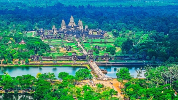 Angkor Wat is the 8th most amazing temple in the world