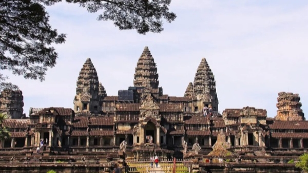 Angkor Wat is the 8th most amazing temple in the world