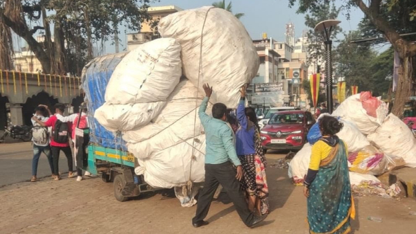 After The Celebration Of Belagavi Rajyotsava The Rag Pickers Have Earned ₹20,000 After The Celebration Of Belagavi Rajyotsava The Rag Pickers Have Earned ₹20,000