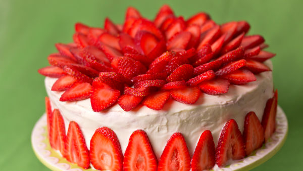 Cake Birthday: Why do we cut cake and blow candles on birthdays?