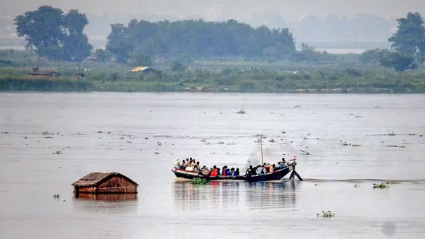 18 missing after boat capsizes in Bihars Saran district: 3 dead!