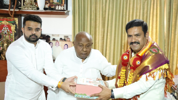 BY Vijayendra And Prajwal Revanna Meets HD Deve Gowda