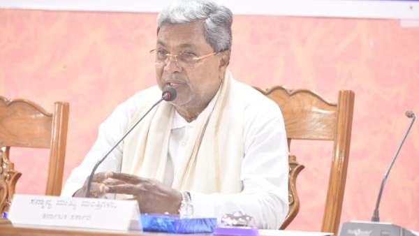 cm-siddaramaiah-took-the-officers